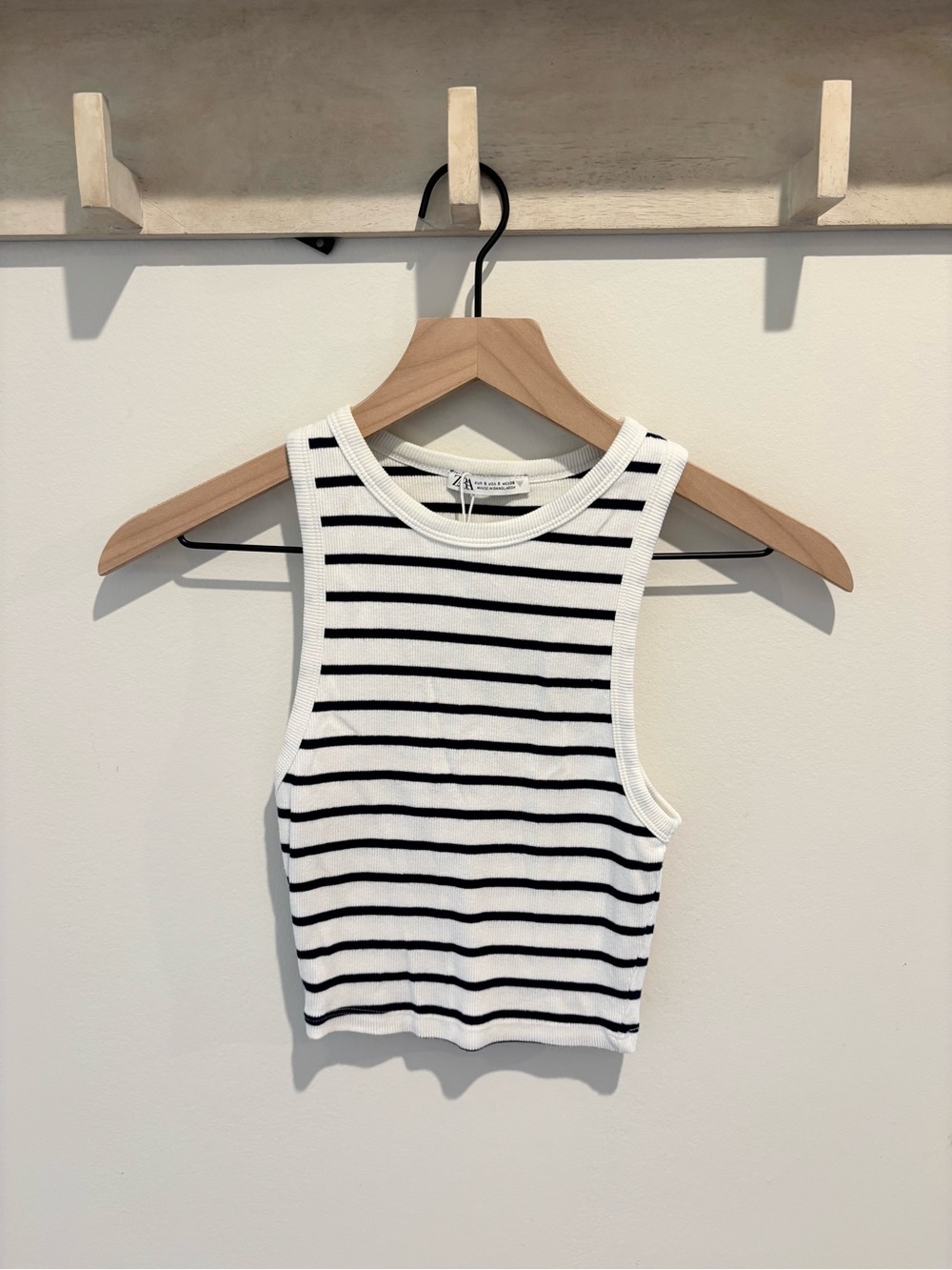 NWOT Zara White and Navy Cropped High Neck Tank Top - Small